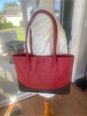 AmeriLeather red & black casual leather tote bag.